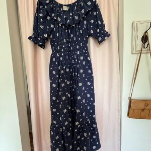 Universal Thread Navy and White Floral Skirt